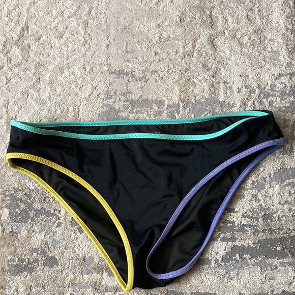 ⭐️Victoria’s secret classic bikini⭐️ - Picture 4 of 5